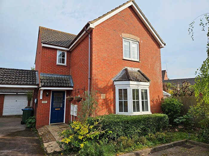 3 Bedroom Detached House For Sale In Cotswolds Way, Calvert, Buckingham, MK18