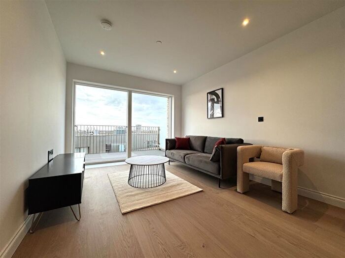 2 Bedroom Flat To Rent In Potters Road, Chelsea, London, SW6