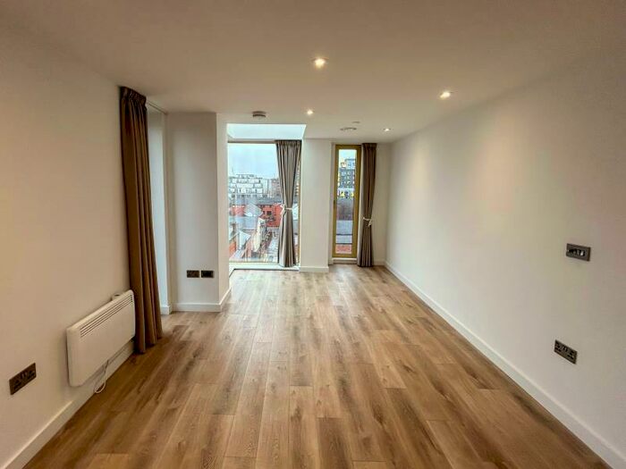 2 Bedroom Apartment To Rent In Flat :: The Quarters, M1