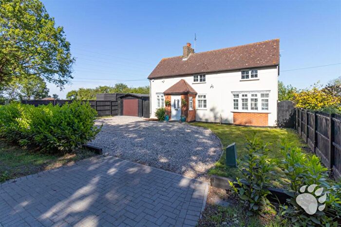 4 Bedroom Detached House For Sale In Gardiners Lane North, Crays Hill, Billericay, CM11