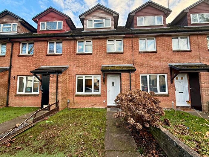 1 Bedroom Ground Maisonette To Rent In Copperfield, Chigwell, Essex, IG7