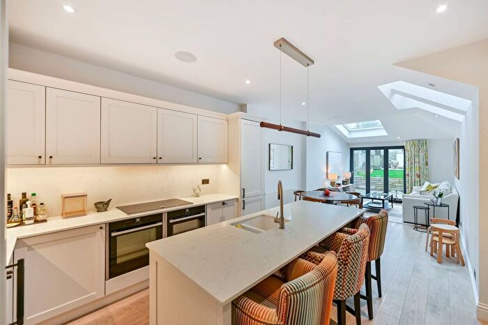 4 Bedroom Cottage For Sale In Common Lane, South Buckinghamshire, Slough, SL1