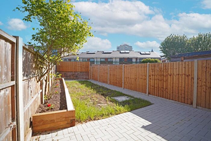 4 Bedroom Property For Sale In Rommany Road, London, SE27