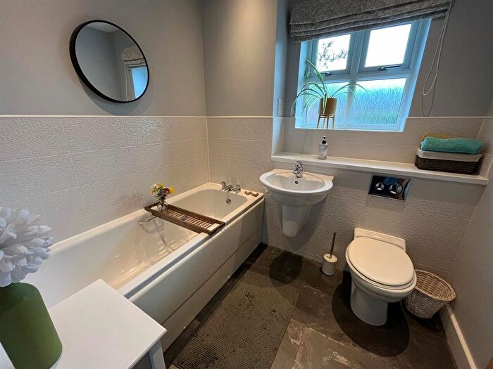 2 Bedroom Semi-Detached House For Sale In Hart Mill Close, Mossley, Ashton-Under-Lyne, OL5