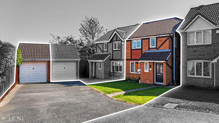 3 Bedroom Semi Detached House For Sale In Glendale Court, Wilnecote, Tamworth, Staffordshire, B77