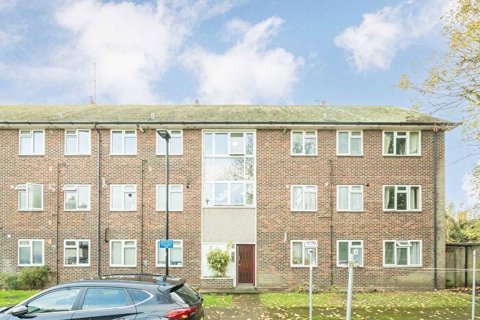 1 Bedroom Flat To Rent In Deans Close, Chiswick, W4