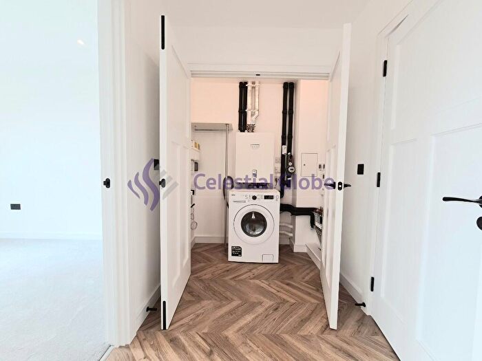 2 Bedroom Flat To Rent In Brook Street, Kingston Upon Thames, Surrey, KT1
