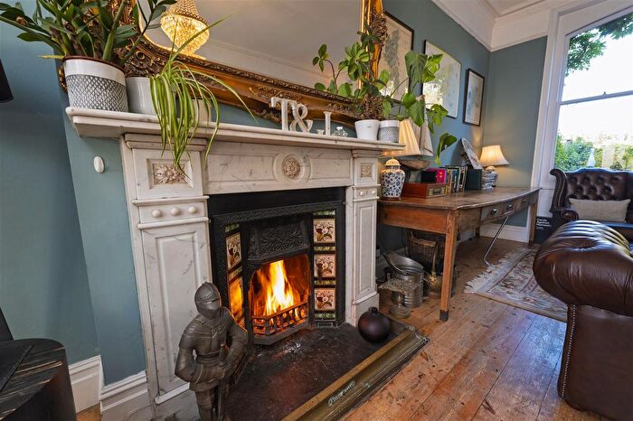 4 Bedroom Detached House For Sale In Barty House, Newton Road, Faversham, ME13