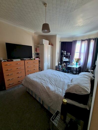 Studio To Rent In Riffel Road, London, NW2