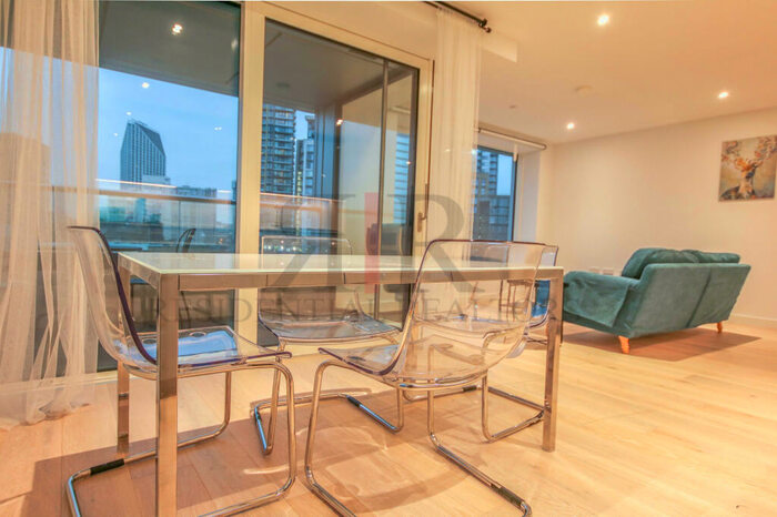2 Bedroom Apartment To Rent In Hurlock Heights, Deacon Street, London, SE17