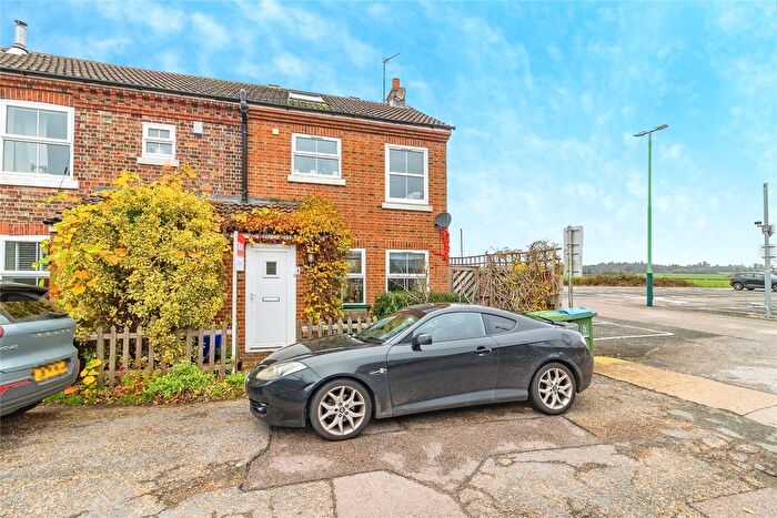 2 Bedroom End Terrace House For Sale In Station Road, Leighton Buzzard, Bedfordshire, LU7