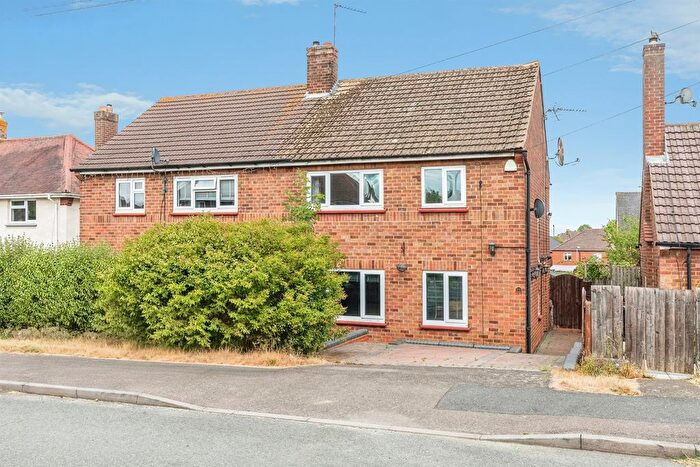 3 Bedroom Semi-Detached House For Sale In Valley Road, Wellingborough, NN8