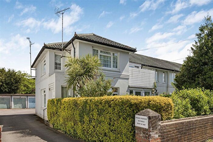 2 Bedroom Flat To Rent In Florida Court, Bath Road, Reading, RG1