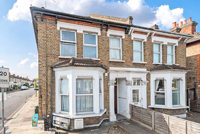 2 Bedroom Flat For Sale In Brownhill Road, Catford, London, SE6