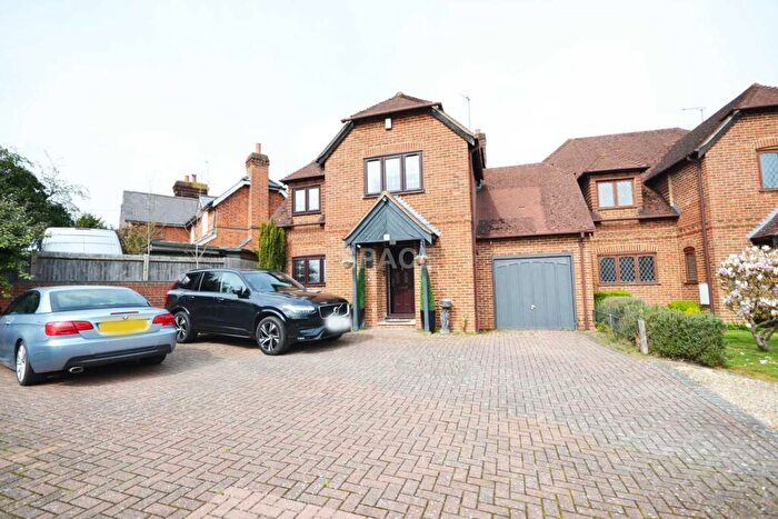 4 Bedroom Semi Detached House To Rent In Beech Lane, Reading, RG6