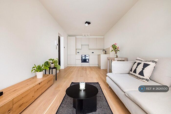 2 Bedroom Flat To Rent In Hackney Road, London, E2