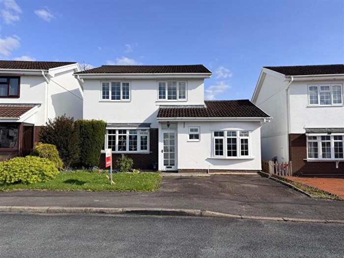 3 Bedroom Detached House For Sale In Llwyn Y Bryn, Ammanford, SA18