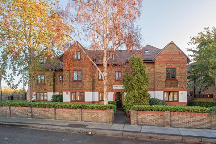 1 Bedroom Flat For Sale In Graham Avenue, Mitcham, CR4