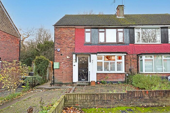 2 Bedroom Maisonette For Sale In Wimborne Close, Buckhurst Hill, IG9