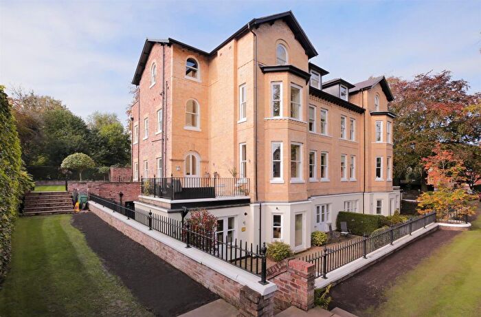 3 Bedroom Flat To Rent In Apt Chesham House, Chesham Place, Bowdon, WA14