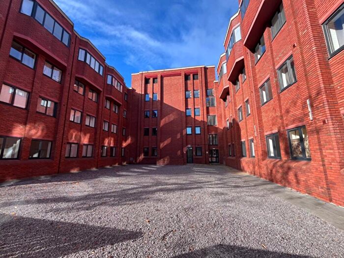 2 Bedroom Flat To Rent In Prospect Hill, Redditch, Worcestershire, B97