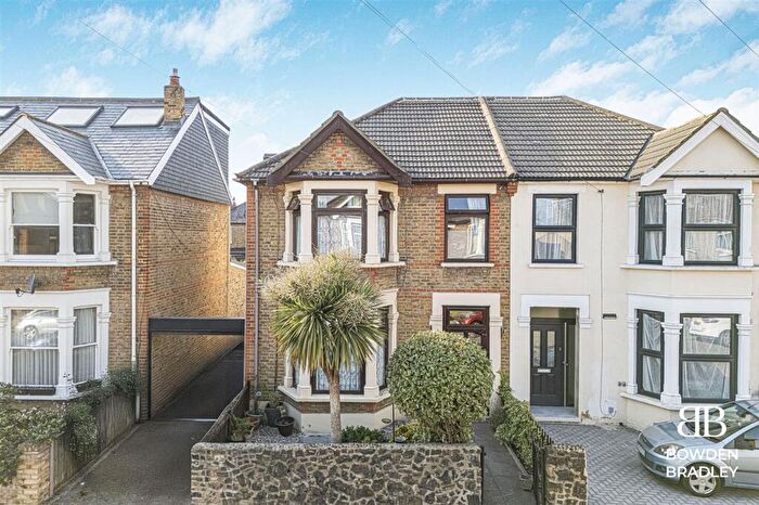 3 Bedroom House For Sale In Beddington Road, Ilford, IG3