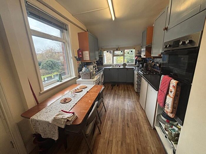 5 Bedroom Semi-Detached House To Rent In St Chads Drive, Headingley, Leeds, LS6
