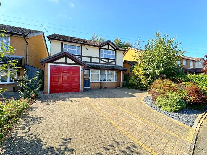 4 Bedroom Detached House To Rent In Kershaw Close, Barton Hills, Luton, Bedfordshire, LU3
