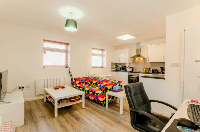 1 Bedroom Flat To Rent In High Road, Wood Green, , Wood Green, London, N8