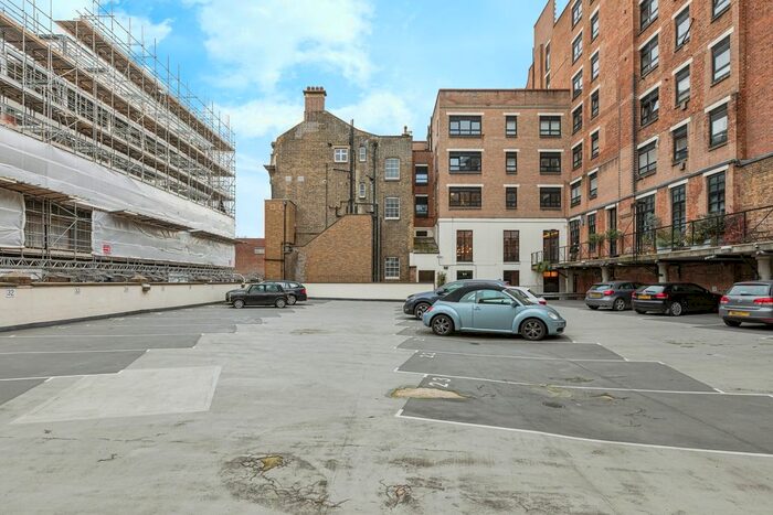 Studio To Rent In Parking Space Only, Bethnal Green Road, E2