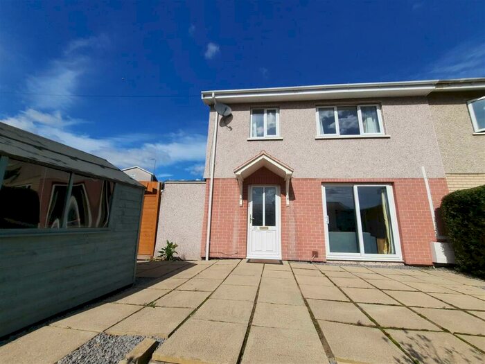 3 Bedroom Semi-Detached House To Rent In Woodview Crescent, Risca, Newport, NP11