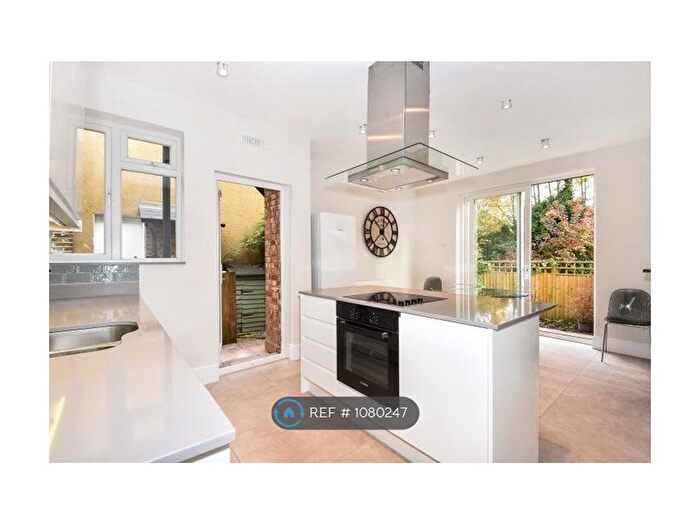 2 Bedroom Flat To Rent In Dulwich, London, SE21