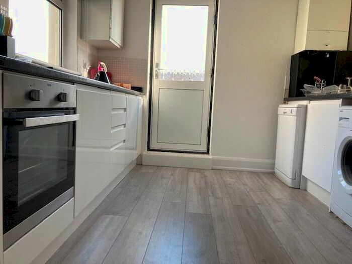 3 Bedroom Flat To Rent In Chesterton Lane, Cirencester GL7