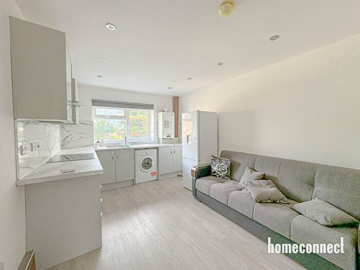 2 Bedroom Flat To Rent In Carlisle Gardens, Ilford, IG1