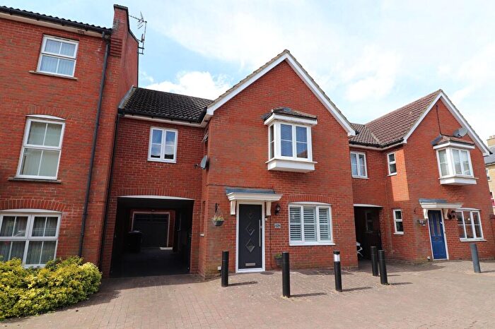 4 Bedroom Link Detached House For Sale In Mendip Way, Stevenage, Hertfordshire, SG1