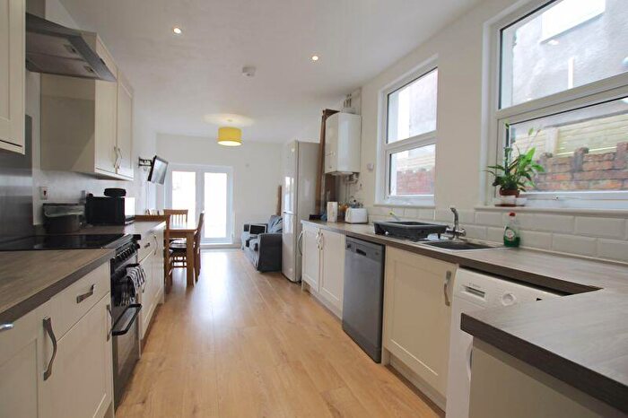 5 Bedroom Terraced House To Rent In Pentyrch Street, Cardiff, CF24