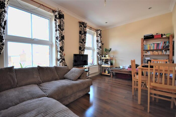 2 Bedroom Flat To Rent In Hollydale Road, Peckham, SE15