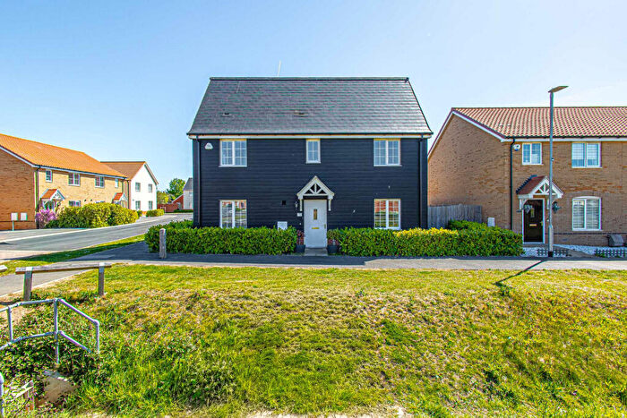 3 Bedroom Detached House For Sale In Kingfisher Street, Southend-on-sea, SS3