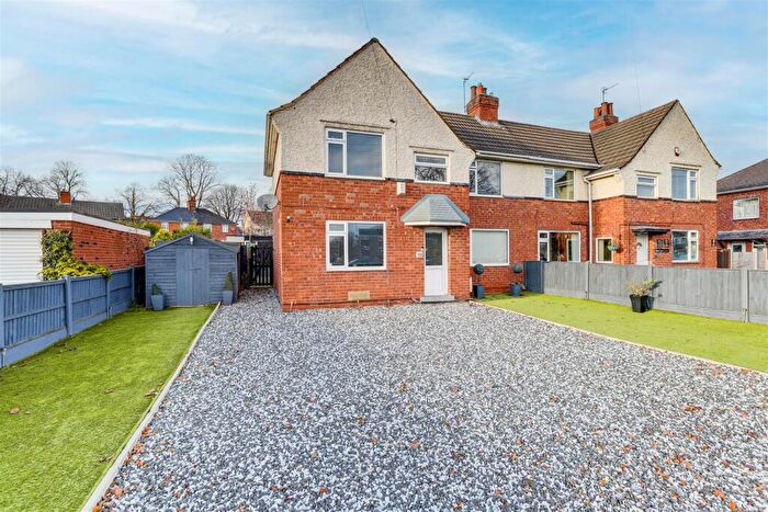 3 Bedroom Semi-Detached House For Sale In Watnall Road, Hucknall, Nottinghamshire, NG15