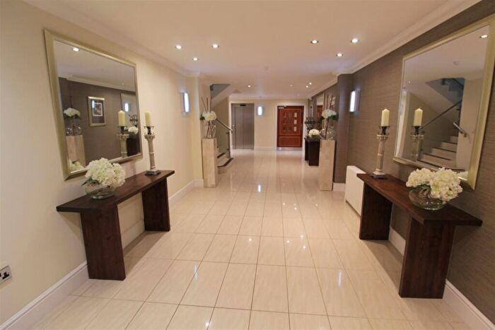 2 Bedroom Apartment To Rent In Cavendish Road, Weybridge, KT13