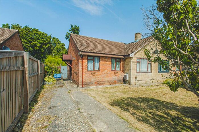 2 Bedroom Bungalow For Sale In Deben Crescent, Greenmeadow, Swindon, SN25