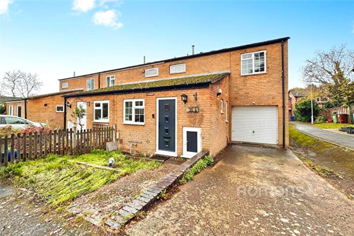3 Bedroom End Of Terrace House For Sale In Rookwood Avenue, Owlsmoor, Sandhurst, GU47