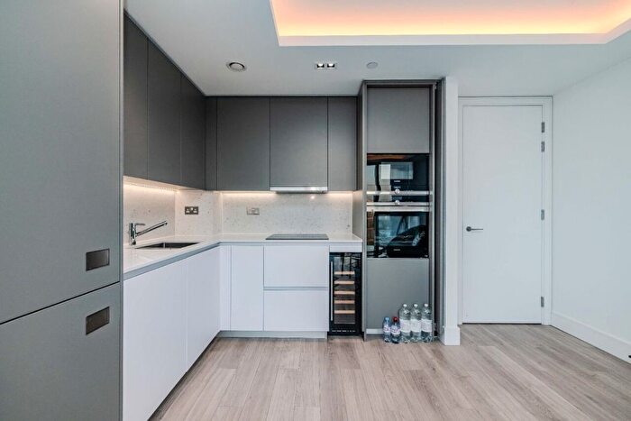 2 Bedroom Flat To Rent In Carrara Tower, London, EC1V