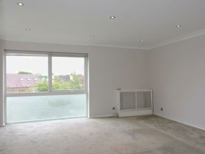 2 Bedroom Flat To Rent In Avalon Close, Enfield Town, EN2