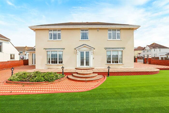 4 Bedroom Detached House For Sale In West Drive, Porthcawl, Bridgend County Borough, CF36