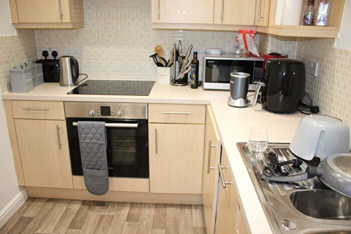2 Bedroom Flat To Rent In Chancel Court, Solihull, West Midlands, B91