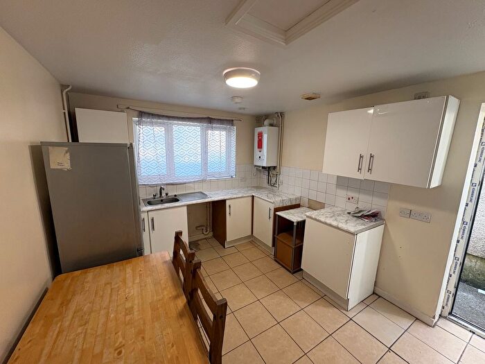 2 Bedroom Flat To Rent In Woodfield Street, Morriston, Swansea, SA6