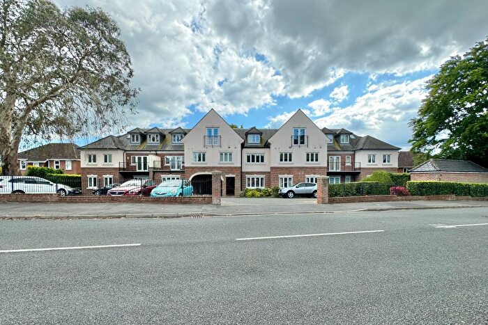 2 Bedroom Flat For Sale In Flagstaff House, Heath Road, Locks Heath, SO31