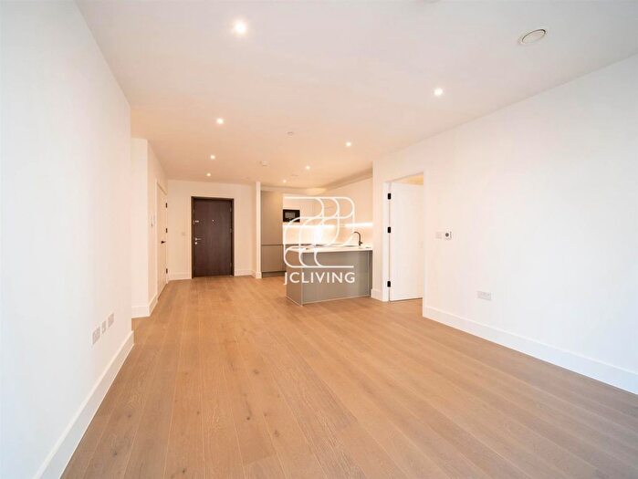 2 Bedroom Flat To Rent In Jasmine House, London, TW8