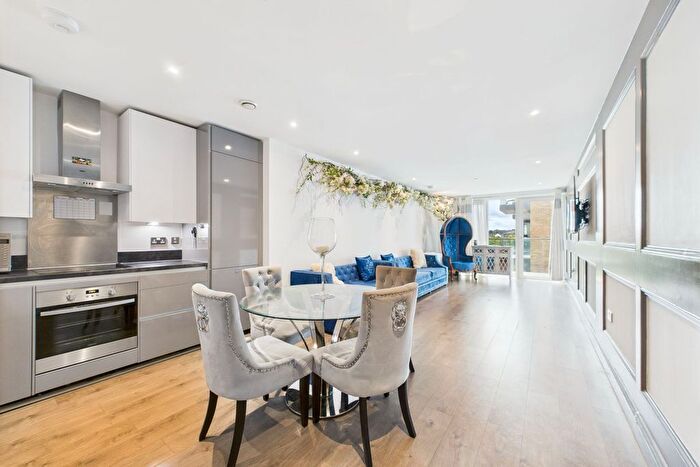 2 Bedroom Flat To Rent In Juniper Drive, SW18